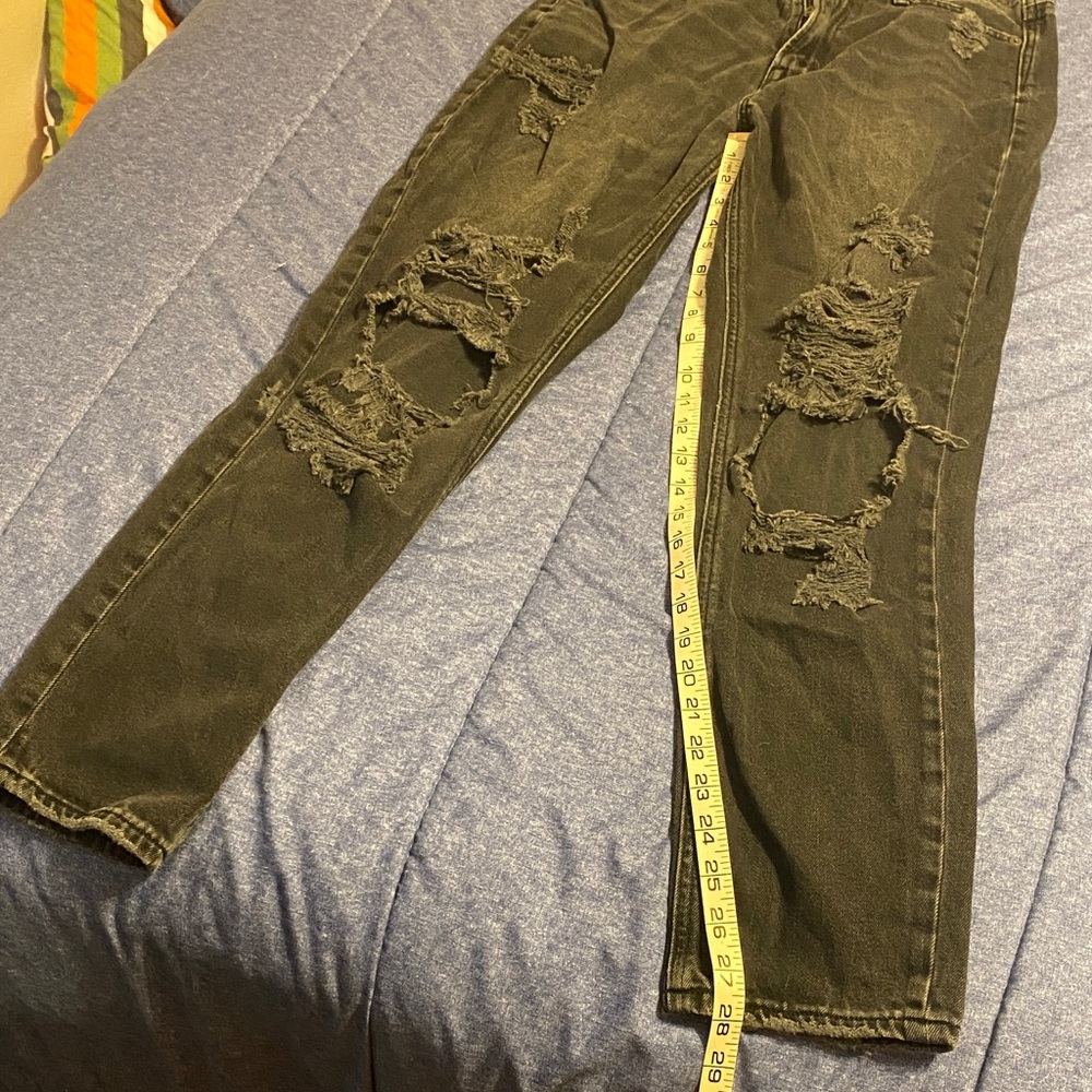American Eagle Outfitters Black Distressed Mom Jeans - Picture 4 of 9